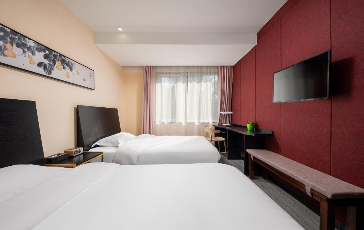 Spring Time Hostel--Nearby Tiananmen Square & Forbidden City & Wangfujing Street & Line 5,6 Subway Nearby,Free Wifi Beijing Exterior photo