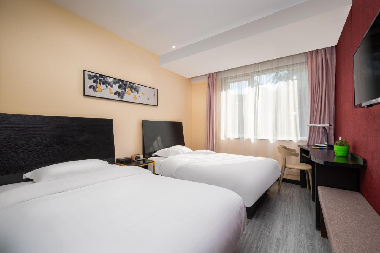 Spring Time Hostel--Nearby Tiananmen Square & Forbidden City & Wangfujing Street & Line 5,6 Subway Nearby,Free Wifi Beijing Exterior photo